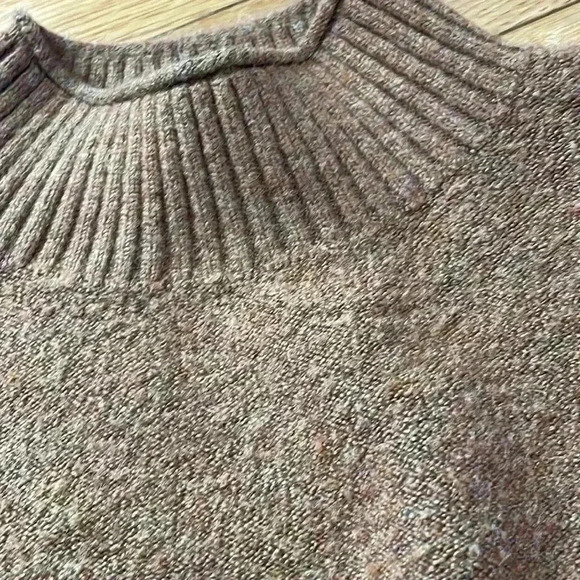 Universal thread mock turtleneck Size small - Picture 4 of 6